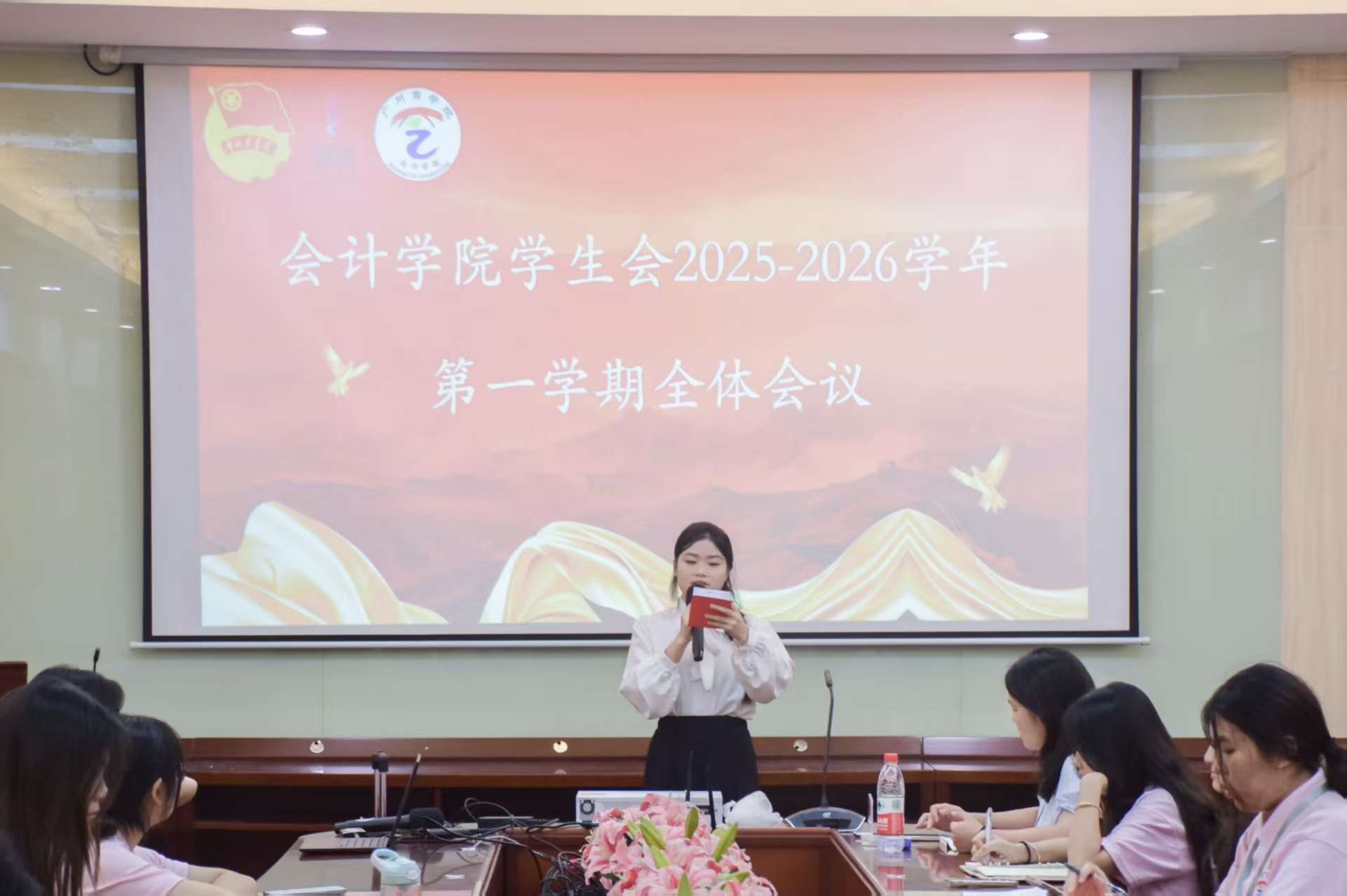 Beat365中文官方网站秘书处陈宏娇主持会议.jpg