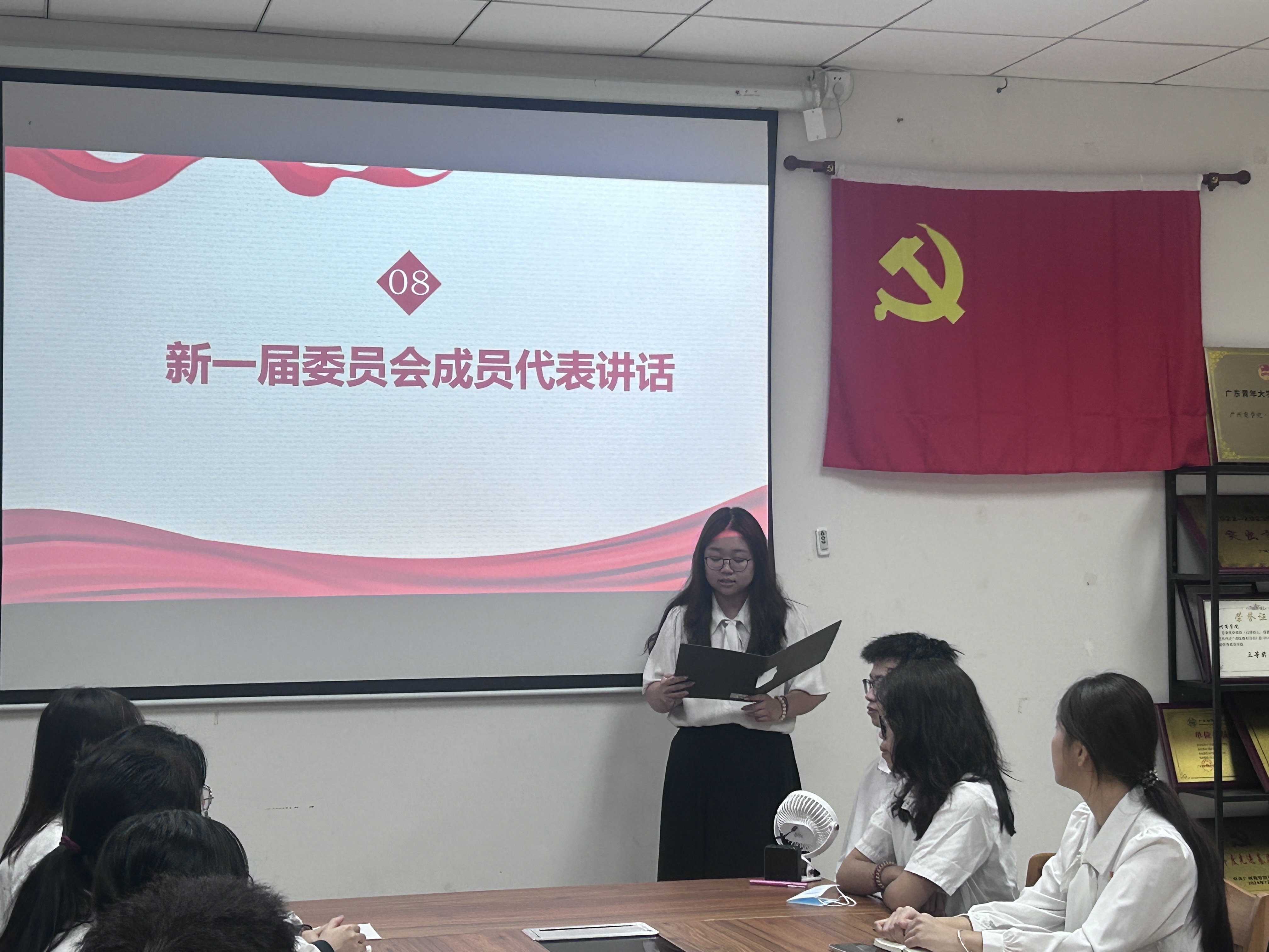 3.新一届委员会成员代表讲话.JPG