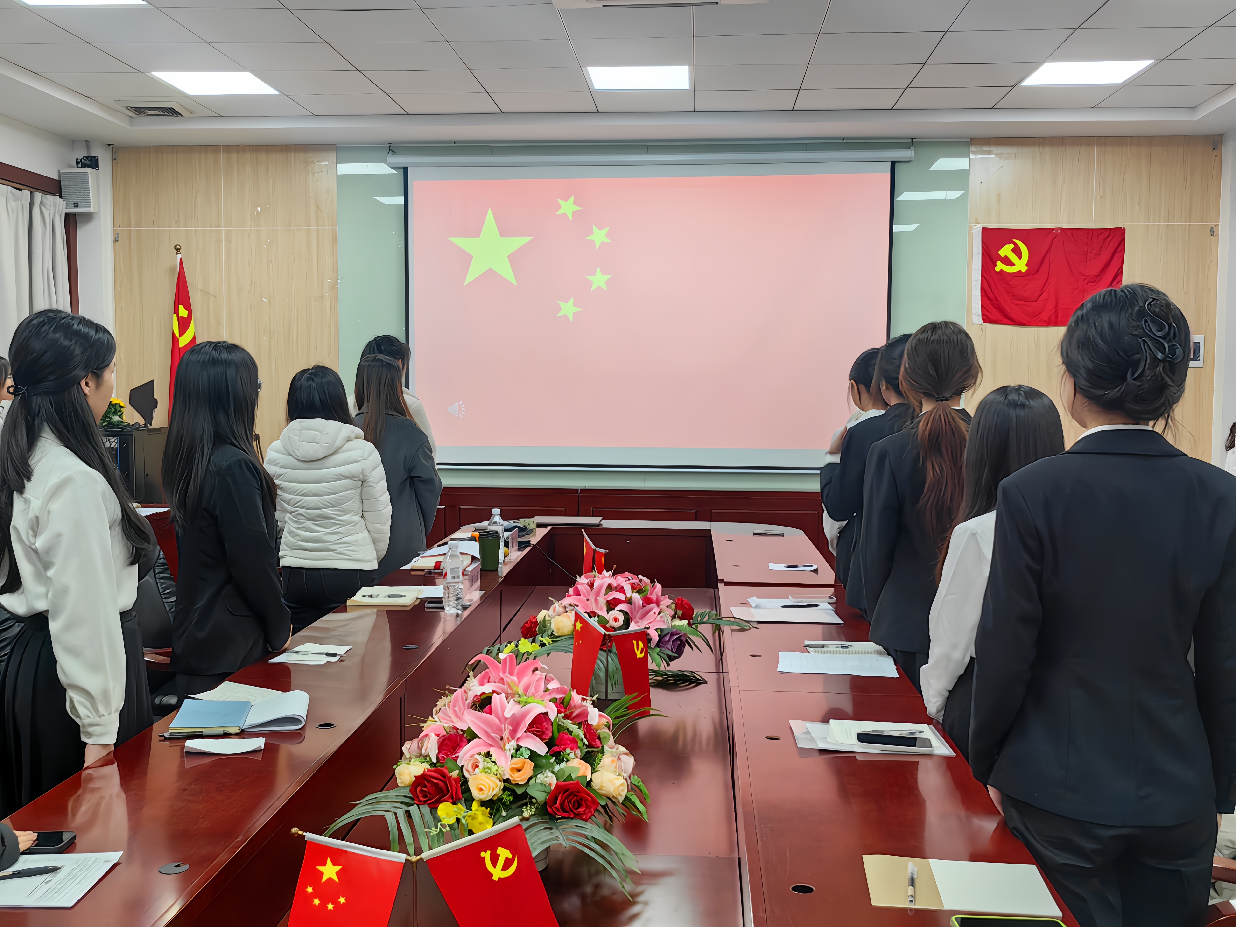 图1.奏唱国歌.jpg